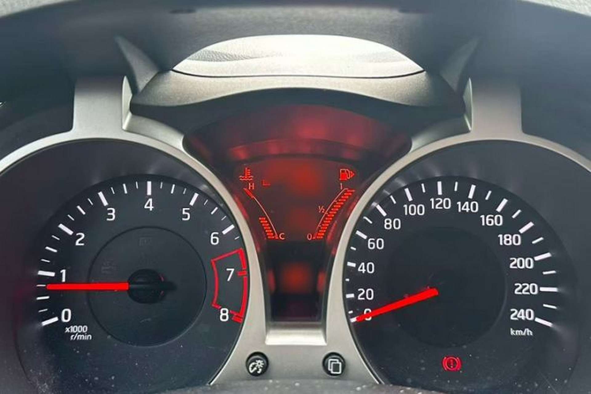 Used Infiniti ESQ 2014 1.6L Luxury Edition Interior 4