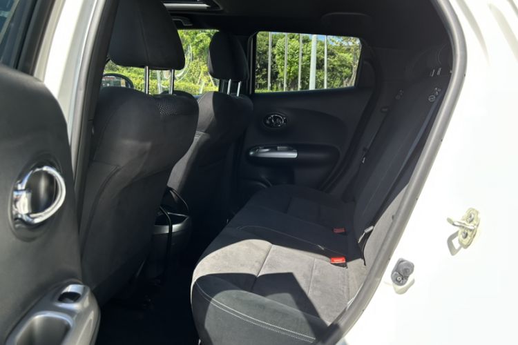 Used Infiniti ESQ 2014 1.6L Spontaneous Edition Interior 4