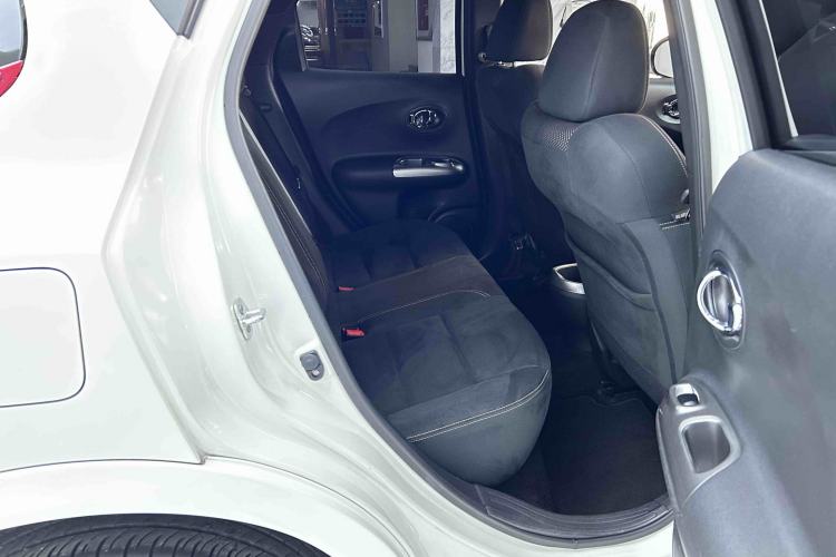 Used Infiniti ESQ 2014 1.6L Spontaneous Edition Interior 4