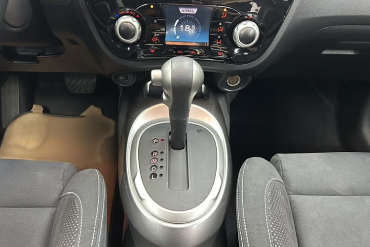 Used Infiniti ESQ 2014 1.6L Spontaneous Edition Interior 4