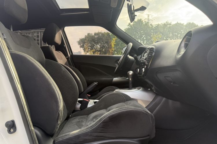 Used Infiniti ESQ 2014 1.6L Spontaneous Edition Interior 4
