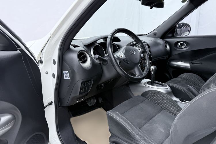 Used Infiniti ESQ 2014 1.6L Spontaneous Edition Interior 4