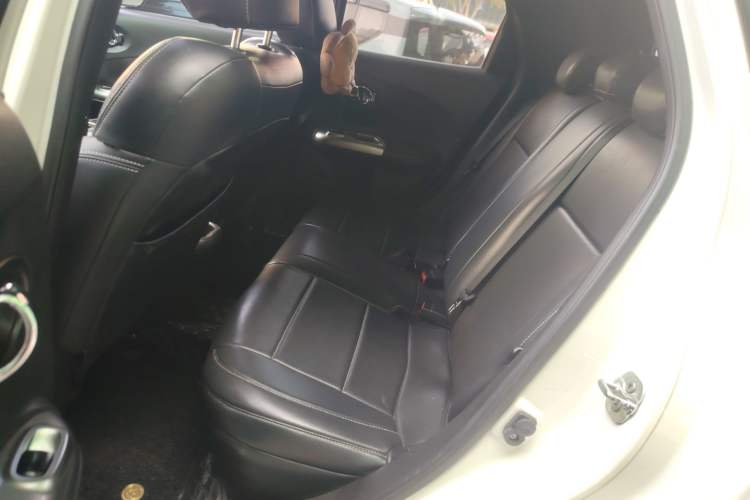Used Infiniti ESQ 2014 1.6L Spontaneous Edition Interior 4