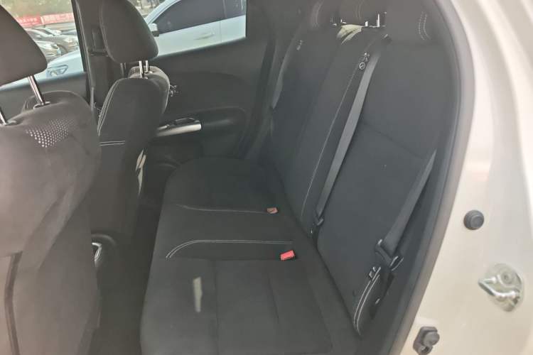 Used Infiniti ESQ 2014 1.6L Spontaneous Edition Interior 4