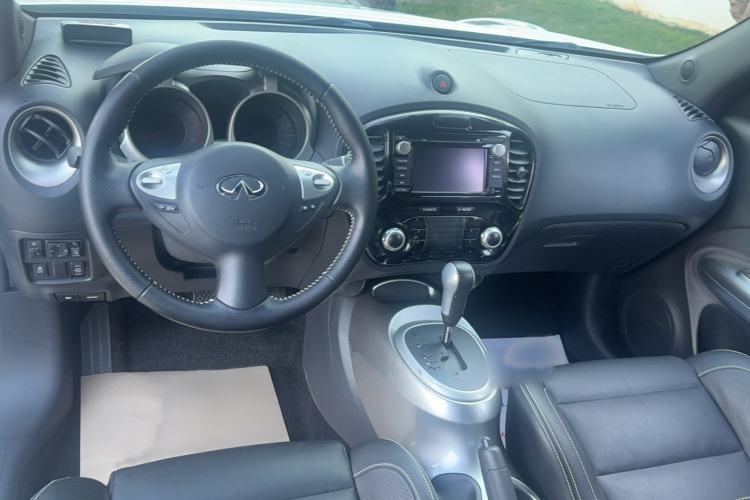 Used Infiniti ESQ 2014 1.6T Dynamic Edition Interior 4