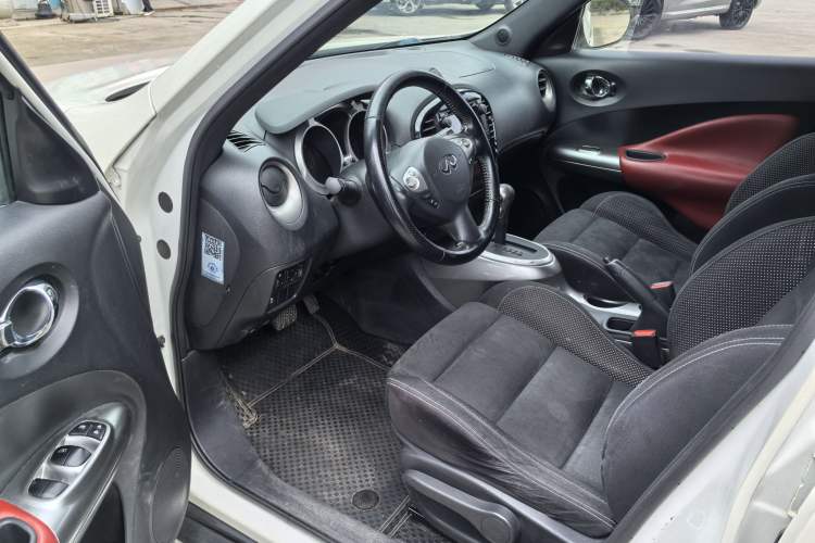Used Infiniti ESQ 2014 1.6L Spontaneous Edition Interior 4