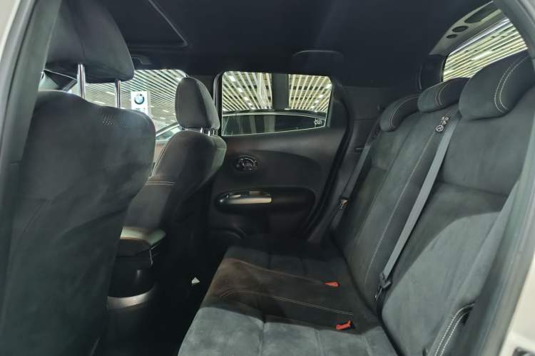Used Infiniti ESQ 2014 1.6L Spontaneous Edition Interior 4