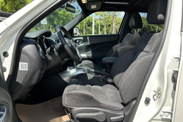 Used Infiniti ESQ 2014 1.6L Spontaneous Edition Interior 5
