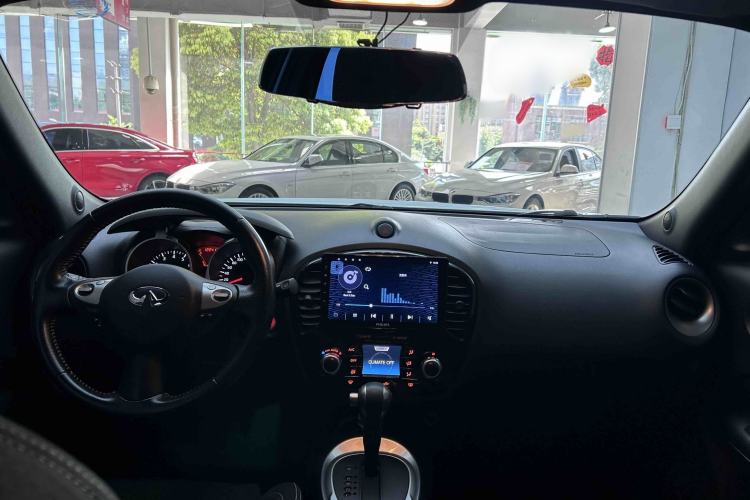 Used Infiniti ESQ 2014 1.6L Spontaneous Edition Interior 5