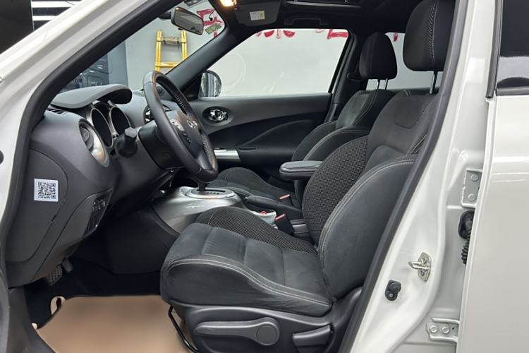 Used Infiniti ESQ 2014 1.6L Spontaneous Edition Interior 5