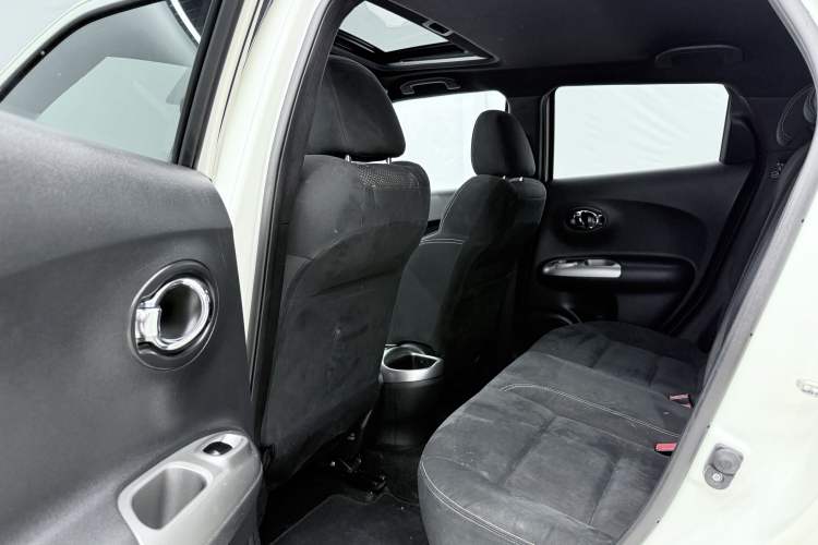 Used Infiniti ESQ 2014 1.6L Spontaneous Edition Interior 5