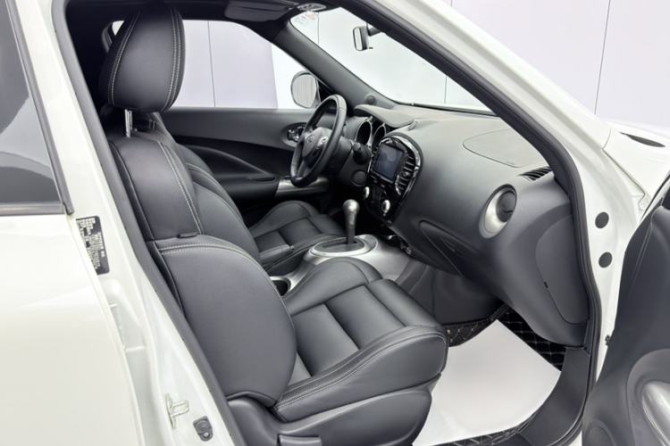 Used Infiniti ESQ 2014 1.6L Spontaneous Edition Interior 5