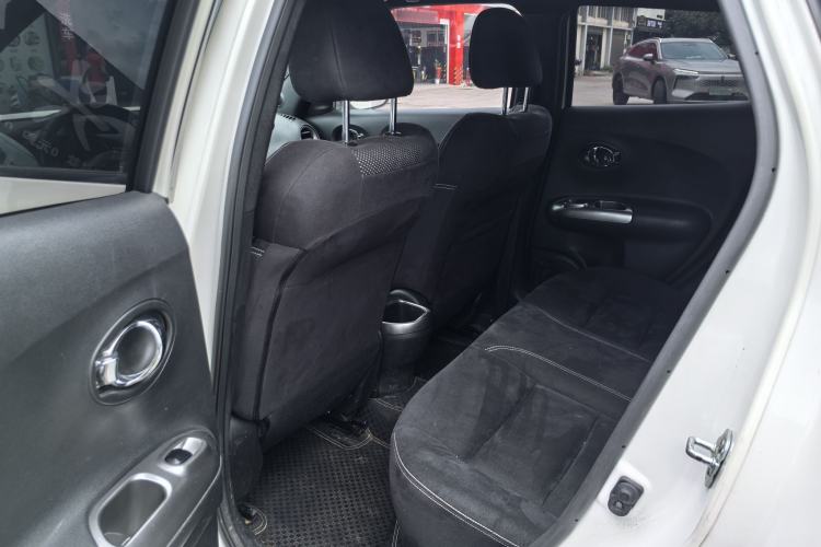 Used Infiniti ESQ 2014 1.6L Spontaneous Edition Interior 5