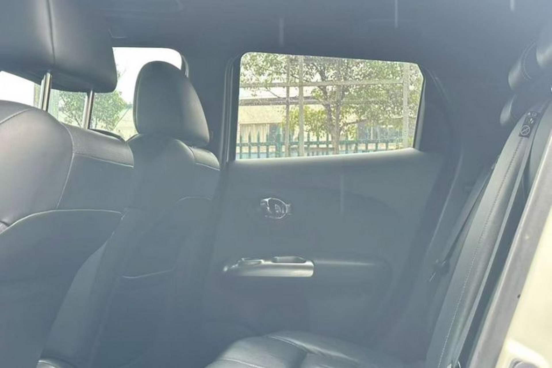 Used Infiniti ESQ 2014 1.6L Luxury Edition Interior 6