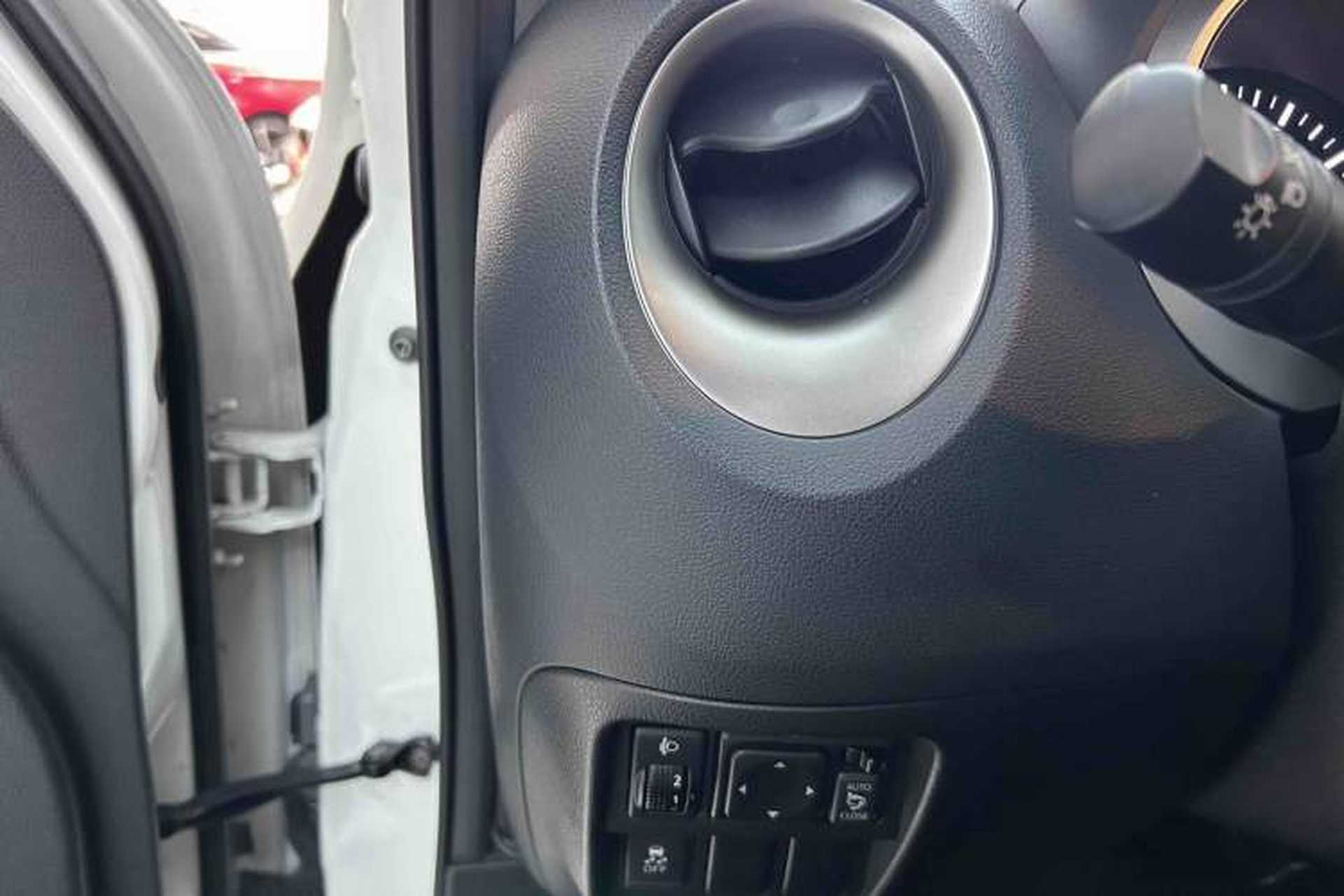 Used Infiniti ESQ 2014 1.6L Spontaneous Edition Interior 6