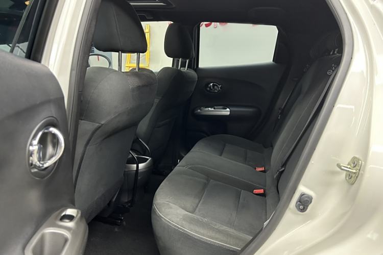 Used Infiniti ESQ 2014 1.6L Spontaneous Edition Interior 6