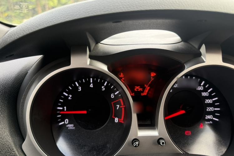 Used Infiniti ESQ 2014 1.6L Spontaneous Edition Interior 6