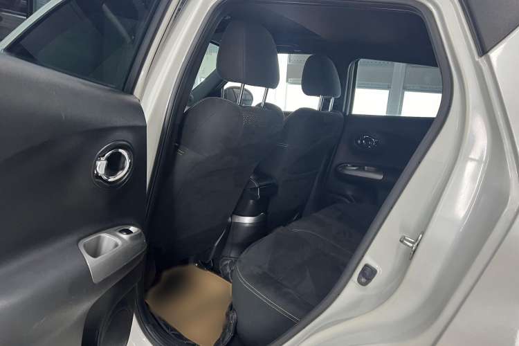 Used Infiniti ESQ 2014 1.6L Spontaneous Edition Interior 6