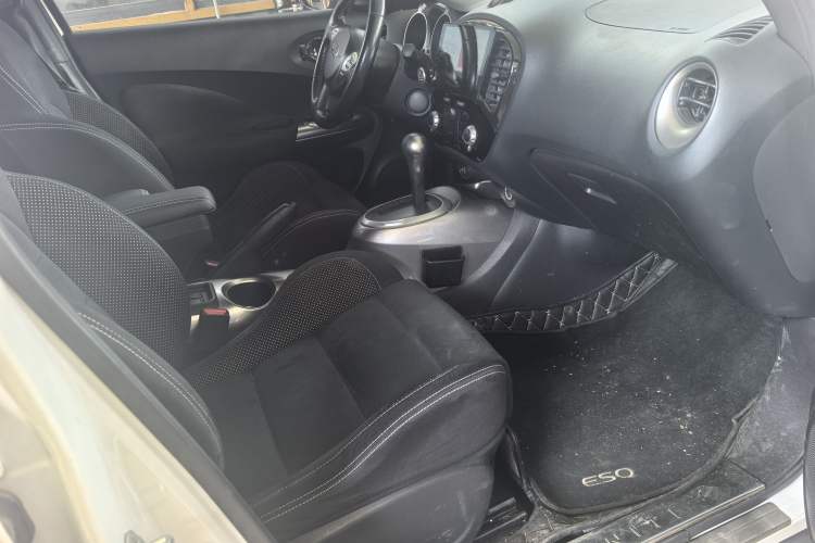 Used Infiniti ESQ 2014 1.6L Spontaneous Edition Interior 6