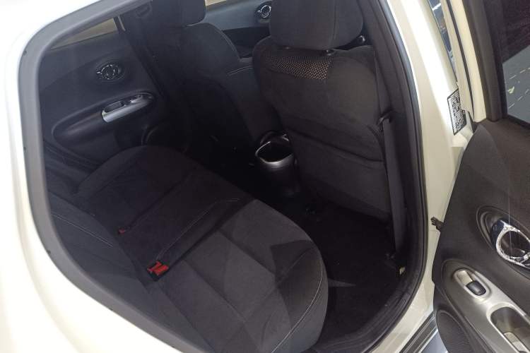 Used Infiniti ESQ 2014 1.6L Spontaneous Edition Interior 6