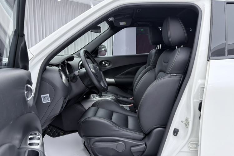 Used Infiniti ESQ 2014 1.6L Spontaneous Edition Interior 6