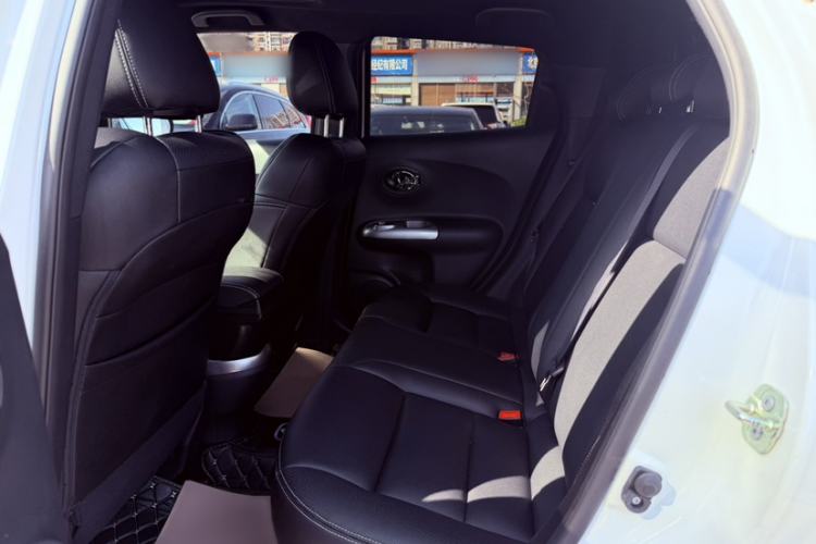 Used Infiniti ESQ 2014 1.6L Spontaneous Edition Interior 6