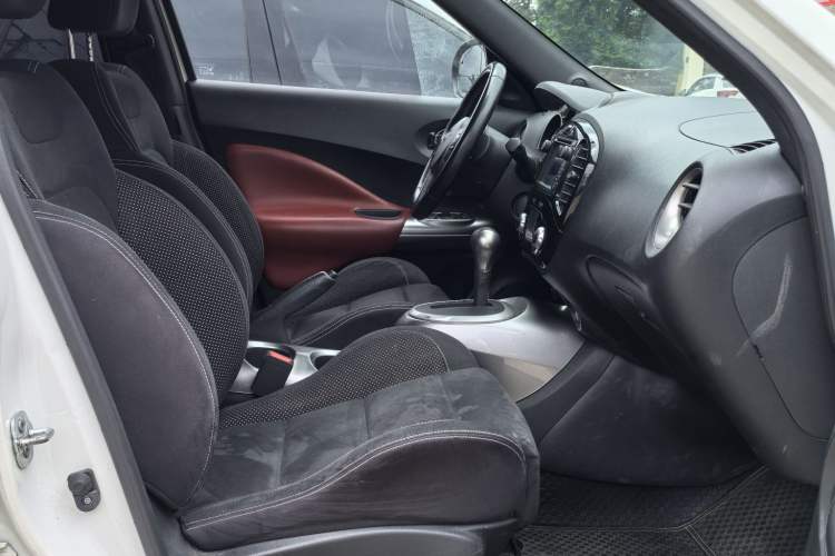 Used Infiniti ESQ 2014 1.6L Spontaneous Edition Interior 6