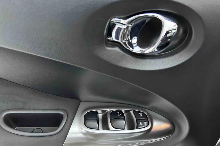 Used Infiniti ESQ 2014 1.6L Spontaneous Edition Interior 7
