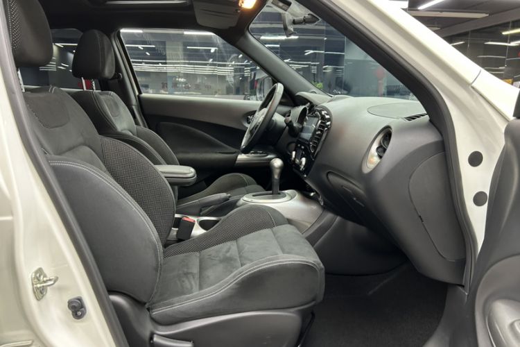 Used Infiniti ESQ 2014 1.6L Spontaneous Edition Interior 7
