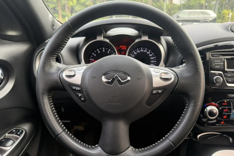 Used Infiniti ESQ 2014 1.6L Spontaneous Edition Interior 7