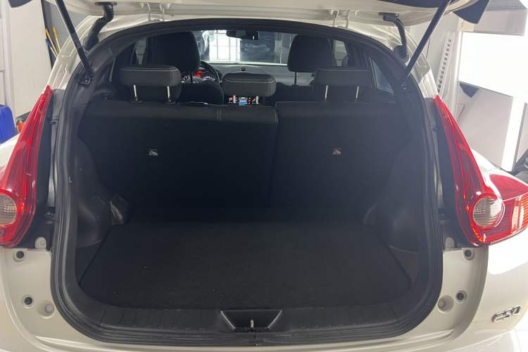 Used Infiniti ESQ 2014 1.6L Spontaneous Edition Interior 7