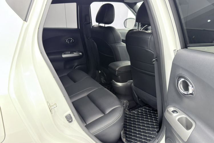 Used Infiniti ESQ 2014 1.6L Spontaneous Edition Interior 7