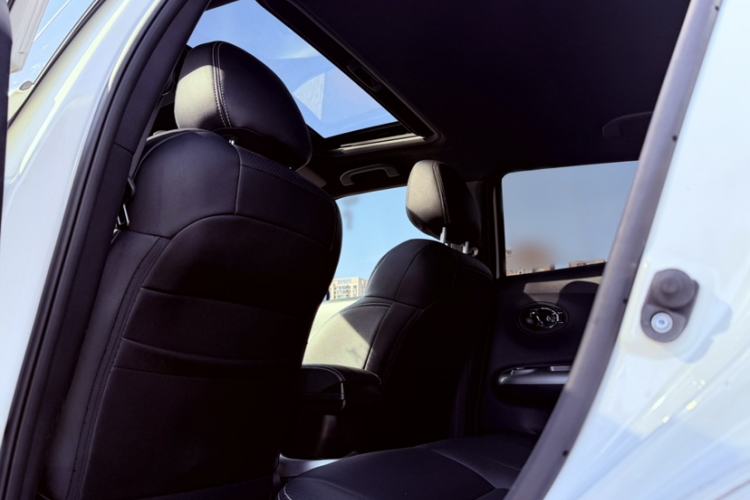 Used Infiniti ESQ 2014 1.6L Spontaneous Edition Interior 7