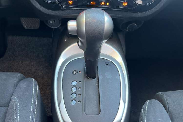 Used Infiniti ESQ 2014 1.6L Spontaneous Edition Interior 7