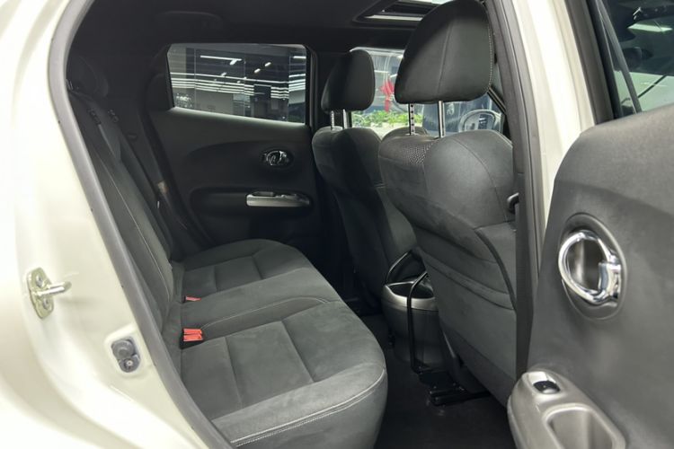 Used Infiniti ESQ 2014 1.6L Spontaneous Edition Interior 8