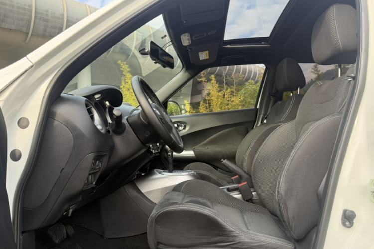 Used Infiniti ESQ 2014 1.6L Spontaneous Edition Interior 8