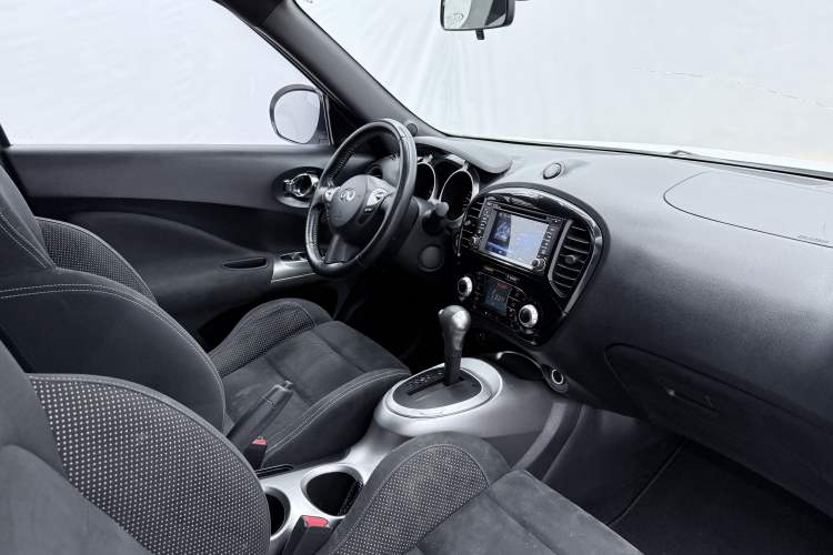 Used Infiniti ESQ 2014 1.6L Spontaneous Edition Interior 8