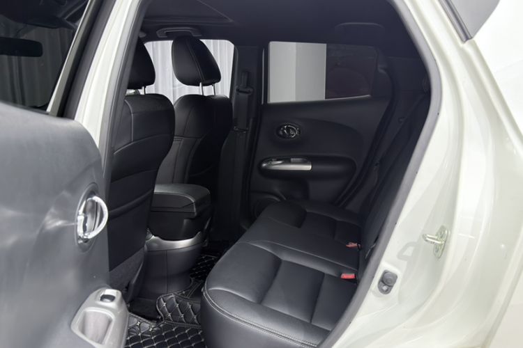 Used Infiniti ESQ 2014 1.6L Spontaneous Edition Interior 8