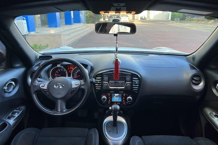 Used Infiniti ESQ 2014 1.6L Spontaneous Edition Interior 8