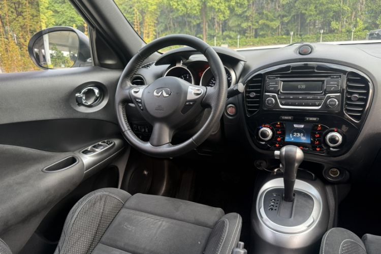 Used Infiniti ESQ 2014 1.6L Spontaneous Edition Interior 9