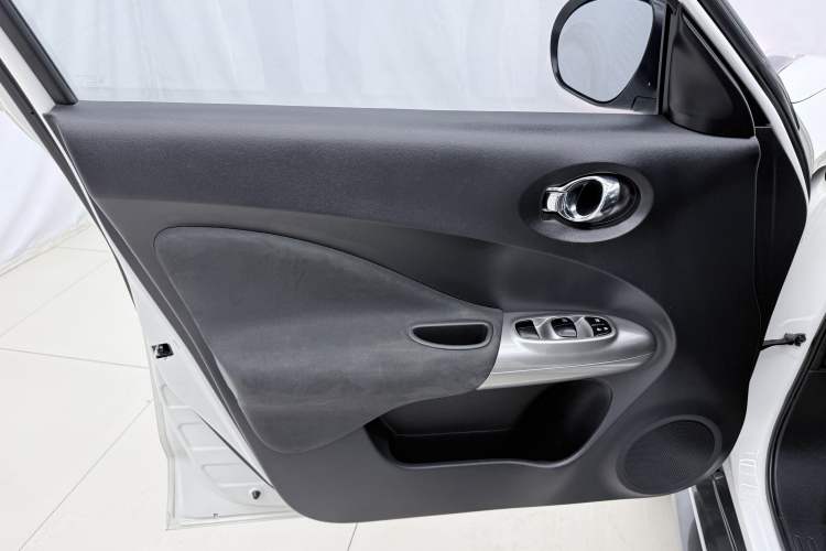 Used Infiniti ESQ 2014 1.6L Spontaneous Edition Interior 9