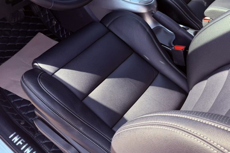Used Infiniti ESQ 2014 1.6L Spontaneous Edition Interior 9