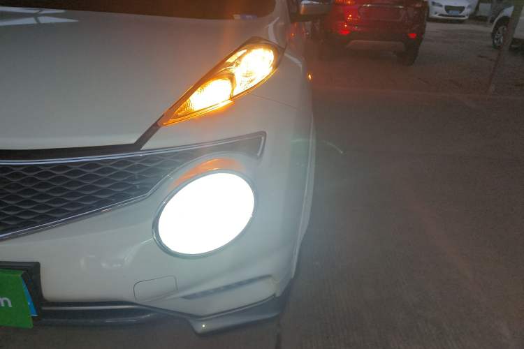 Used Infiniti ESQ 2014 1.6L Spontaneous Edition Left Front Headlight