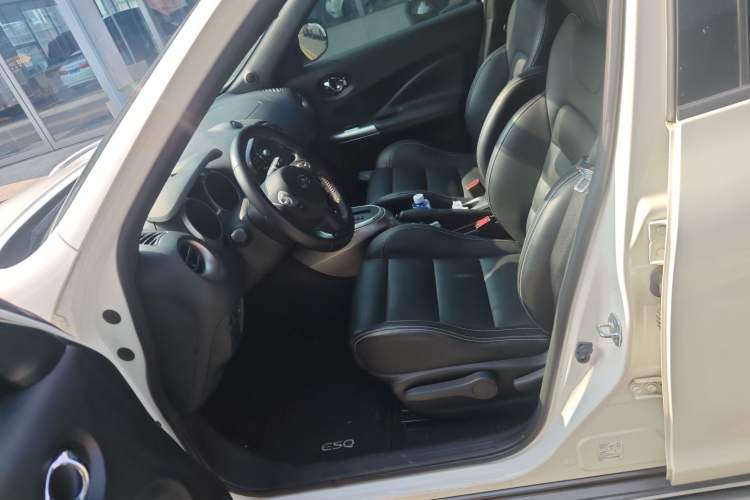 Used Infiniti ESQ 2014 1.6L Luxury Edition Left Front Seat