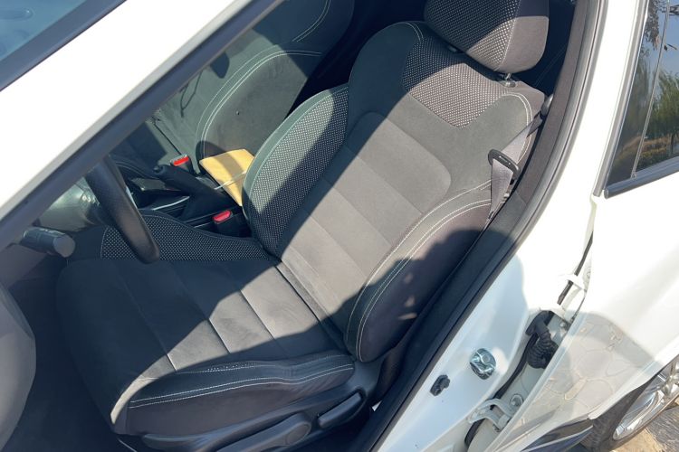 Used Infiniti ESQ 2014 1.6L Spontaneous Edition Left Front Seat