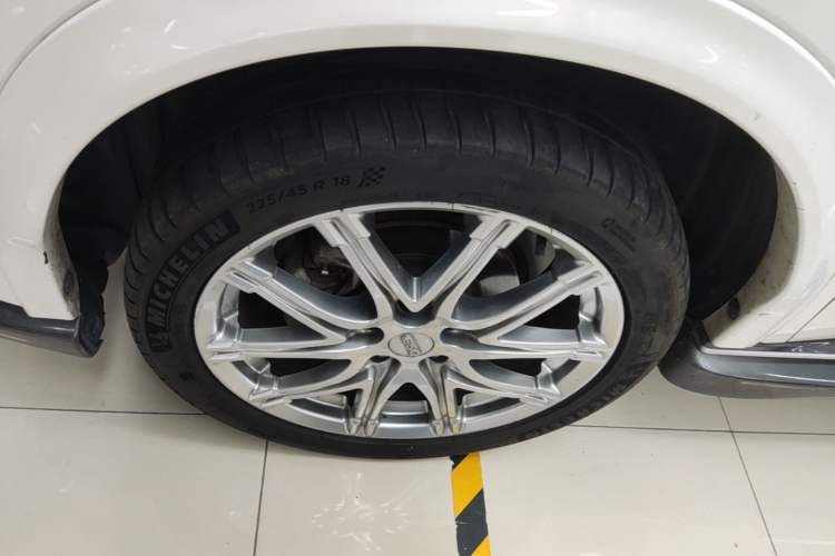 Used Infiniti ESQ 2014 1.6L Luxury Edition Left Front Wheel Hub