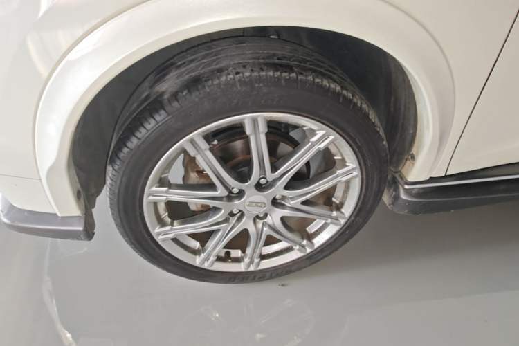 Used Infiniti ESQ 2014 1.6L Spontaneous Edition Left Front Wheel Hub