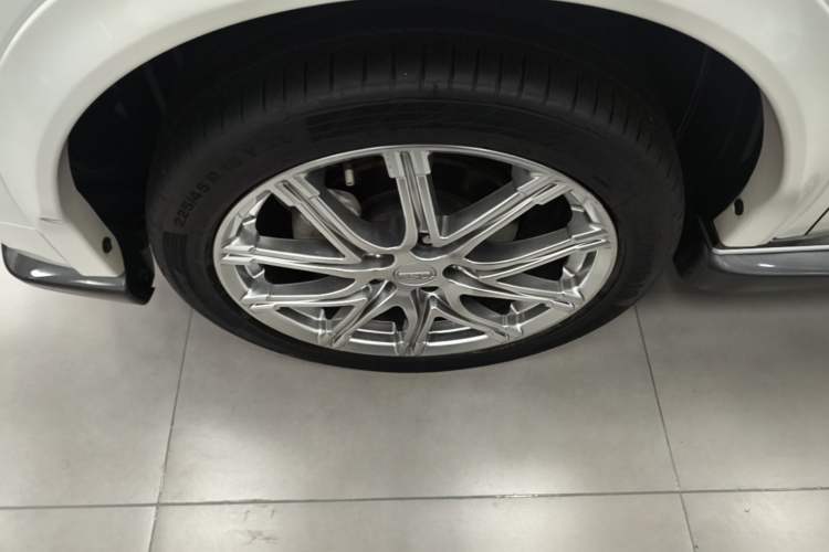 Used Infiniti ESQ 2014 1.6L Spontaneous Edition Left Front Wheel Hub