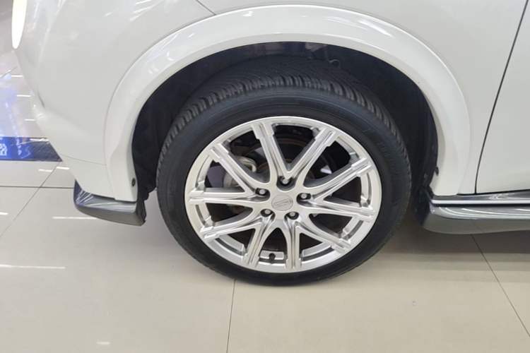 Used Infiniti ESQ 2014 1.6L Spontaneous Edition Left Front Wheel Hub