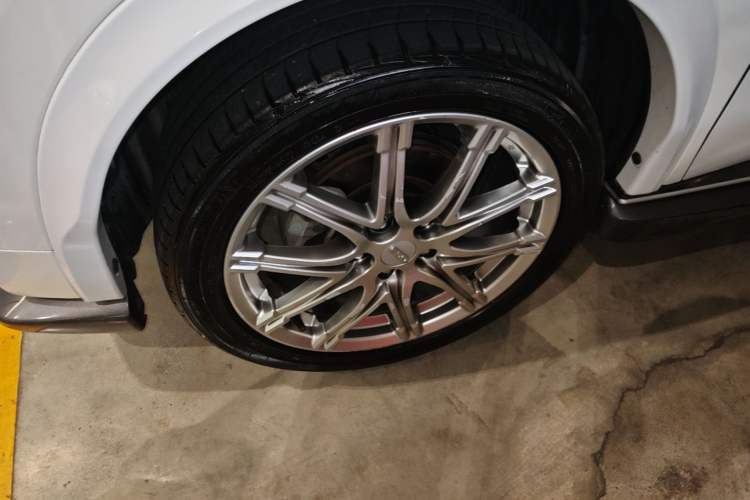 Used Infiniti ESQ 2014 1.6L Luxury Edition Left Front Wheel Hub